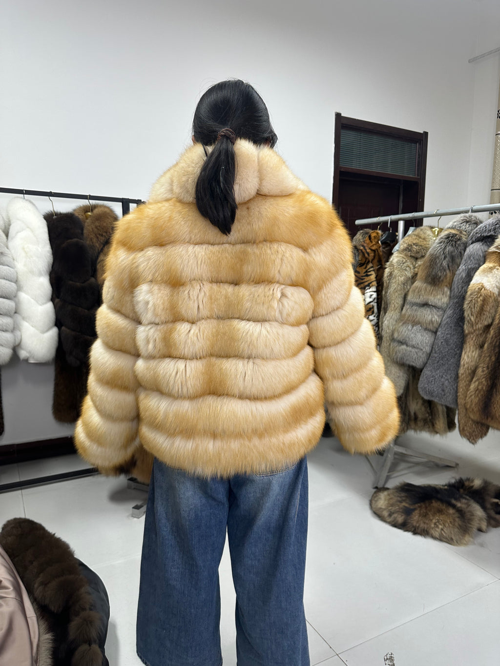 Damesjas Honey Gold Blue Fox Fur met panelen - 60 cm - productweergave 2