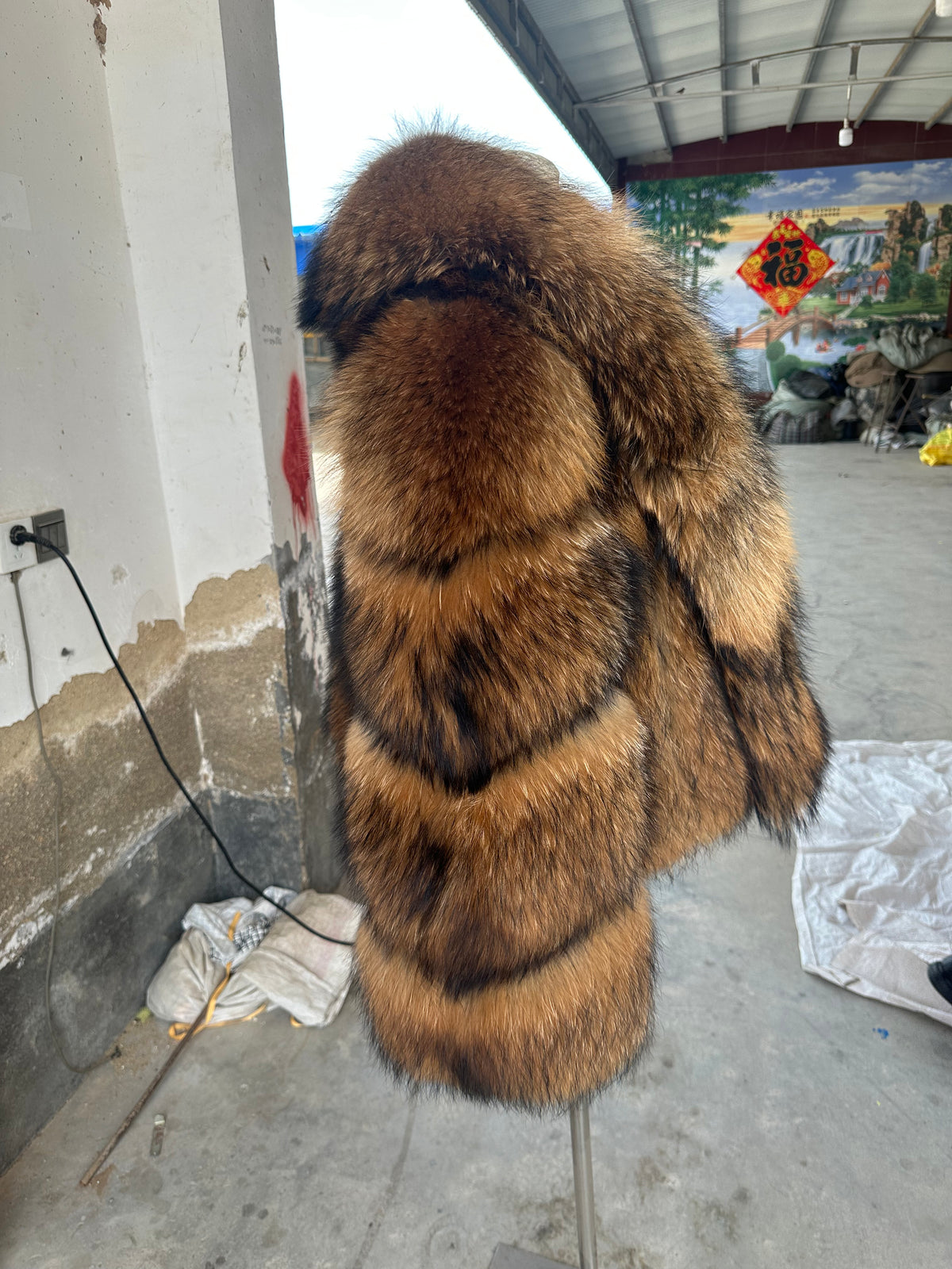Veste brune pour femme en fourrure de chien viverrin à col châle - 60 cm - vue du produit 2